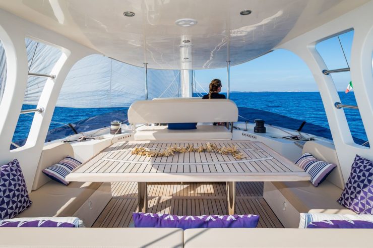 location-catamaran-yacht-charter-SY-ombre-blu-sunreef-italy