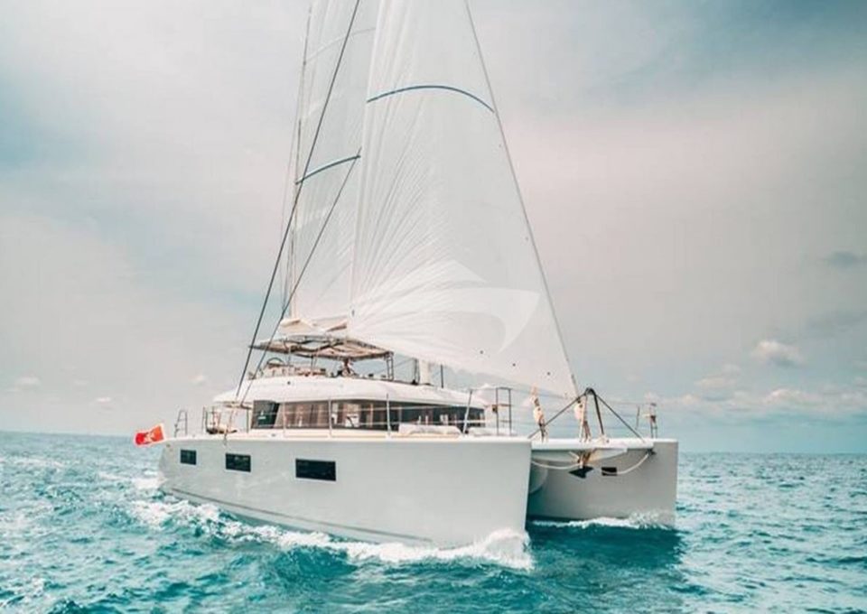 location-catamaran-yacht-charter-SY-windoo-greece-caribbean