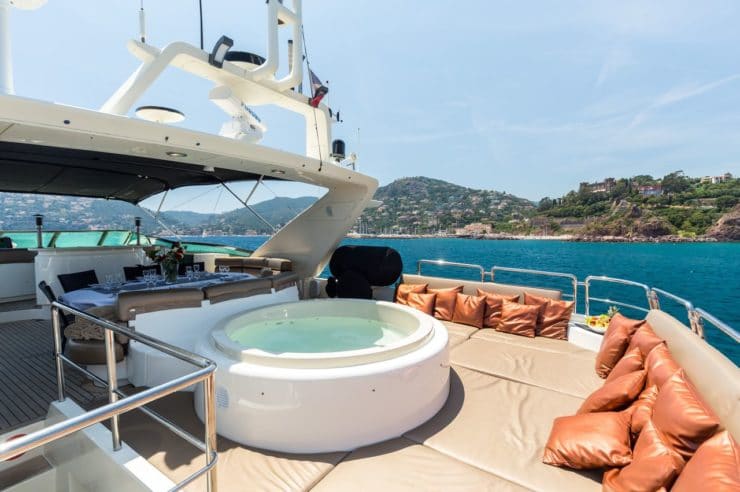 location-yacht-charter-MY-accama-delta-group-cannes