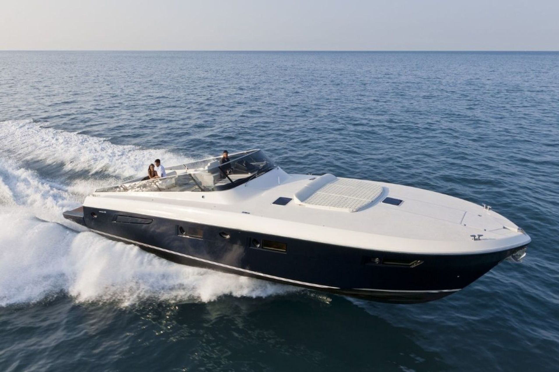 M/Y DIVAMARE | Charter with Arthaud Yachting location-yacht-charter-MY-divamare-saint-tropez