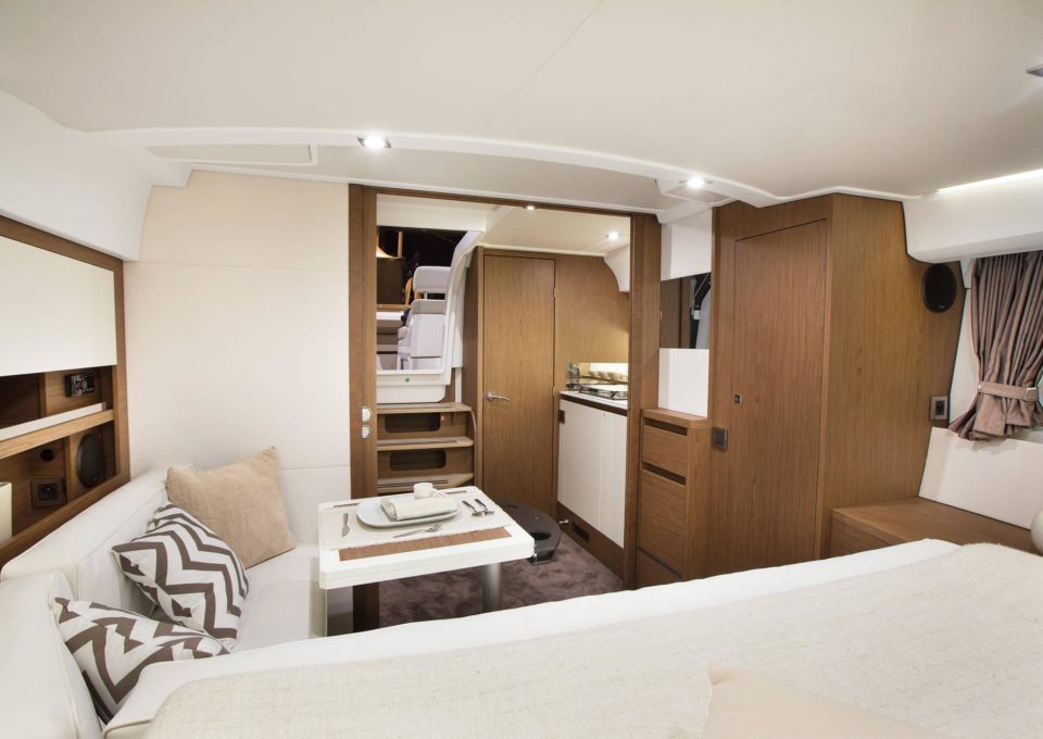 location-yacht-charter-MY-leader-36-golfe-juan