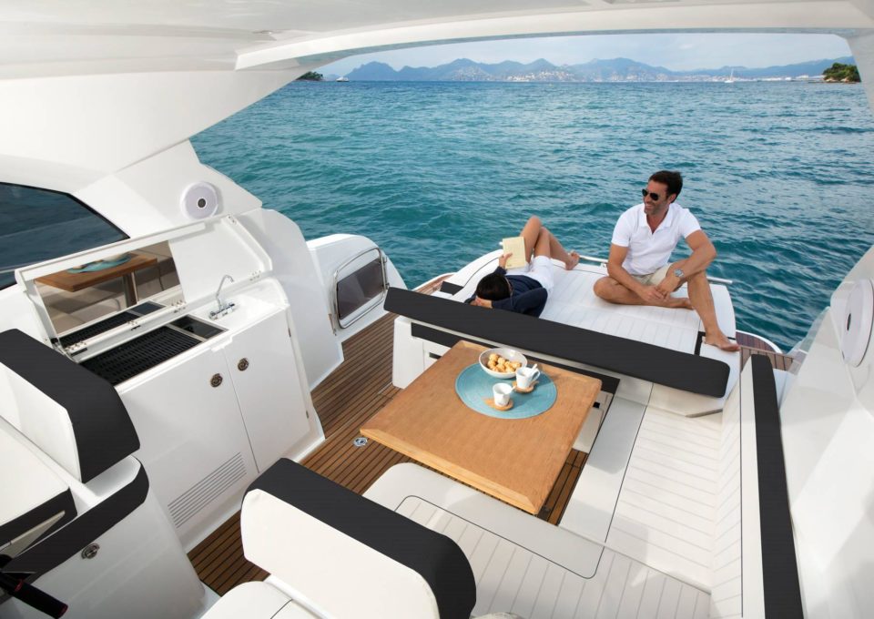 location-yacht-charter-MY-leader-36-golfe-juan