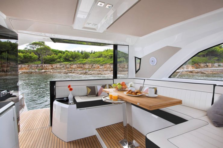 location-yacht-charter-MY-leader-46-golfe-juan-france