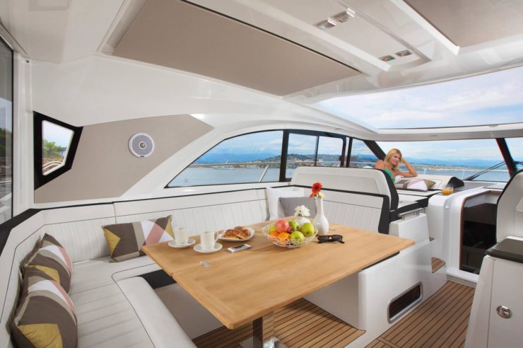 location-yacht-charter-MY-leader-46-golfe-juan-france