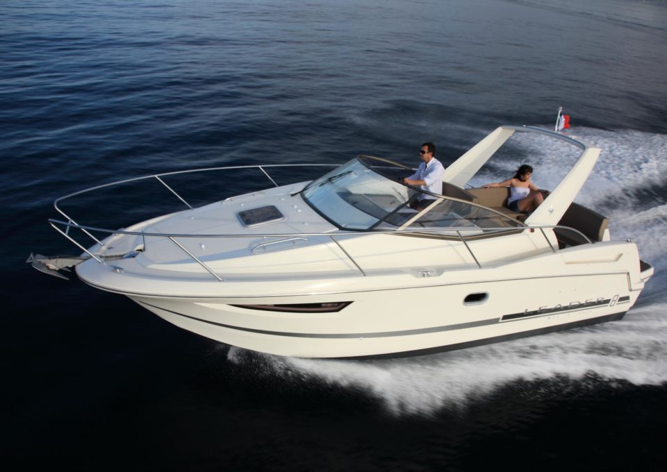 location-yacht-charter-MY-leader-8-golfe-juan