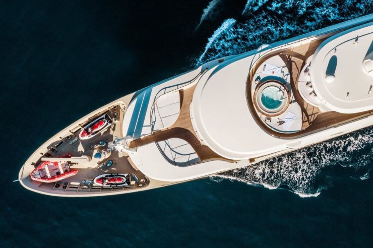 location-yacht-charter-MY-light-holic-mega-yacht