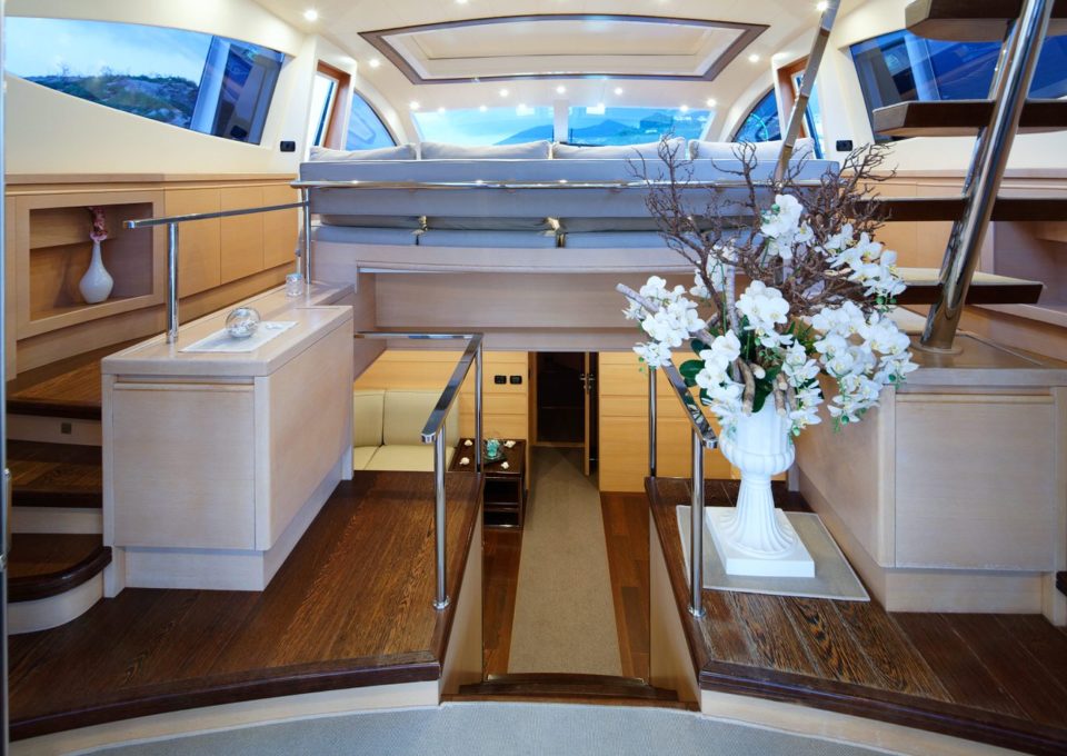 location-yacht-charter-MY-ludi-naples