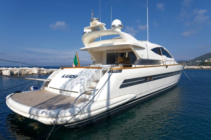 location-yacht-charter-MY-ludi-naples