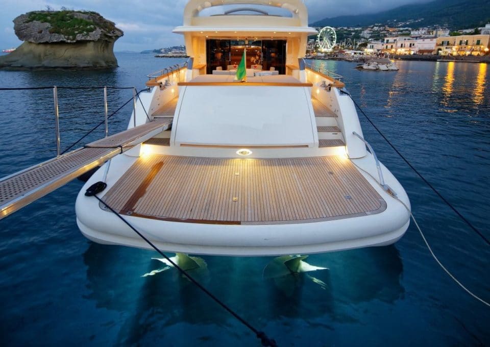 location-yacht-charter-MY-ludi-naples