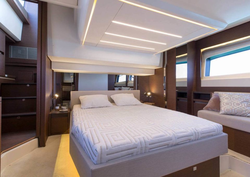 location-yacht-charter-MY-prestige-520-south-france