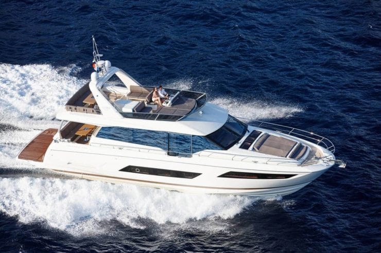 location-yacht-charter-MY-prestige-680-antibes