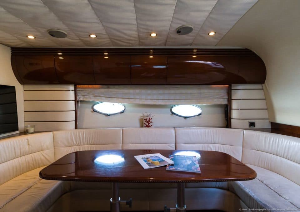 location-yacht-charter-MY-princess-v50-cannes