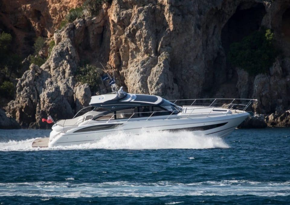 location-yacht-charter-MY-princess-v58-cannes