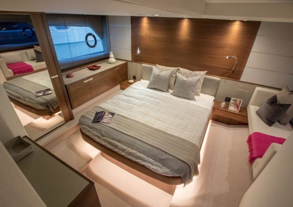 location-yacht-charter-MY-princess-v58-cannes