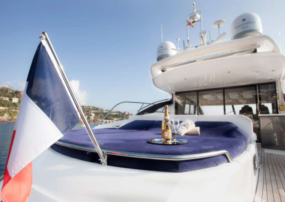 location-yacht-charter-MY-princess-v62-saint-tropez