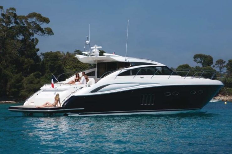 location-yacht-charter-MY-princess-v62-saint-tropez