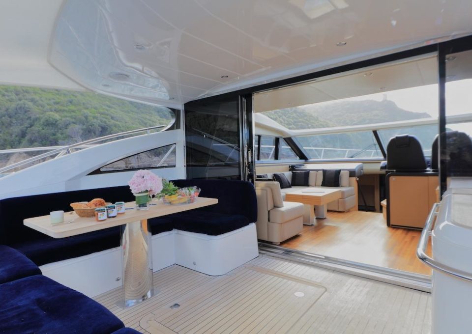 location-yacht-charter-MY-princess-v62-saint-tropez