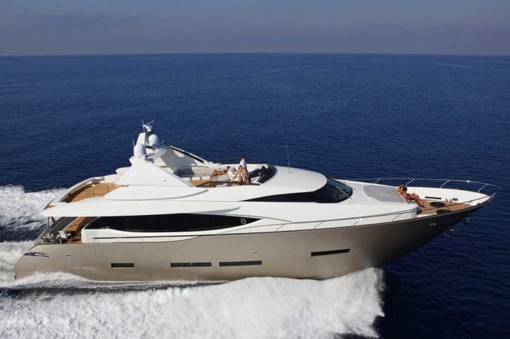 location-yacht-charter-MY-quantum-Cannes