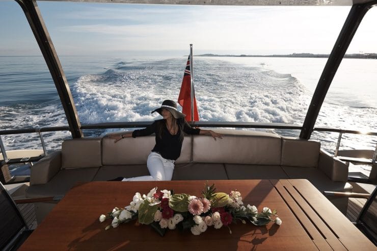 location-yacht-charter-MY-quantum-Cannes