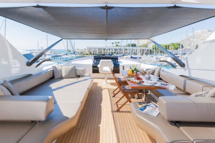 location-yacht-charter-MY-quantum-Cannes