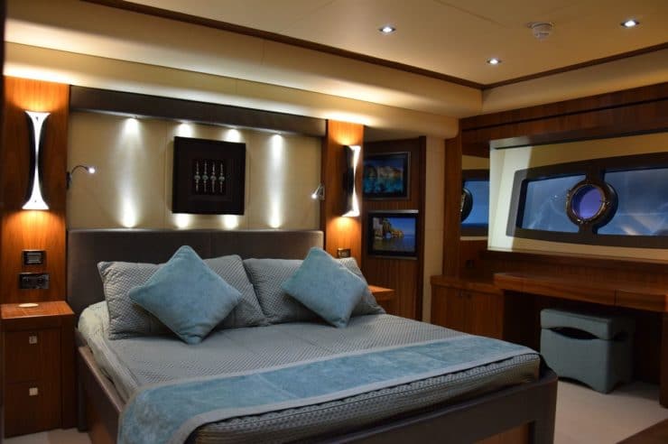 location-yacht-charter-MY-ray-III-french-riviera