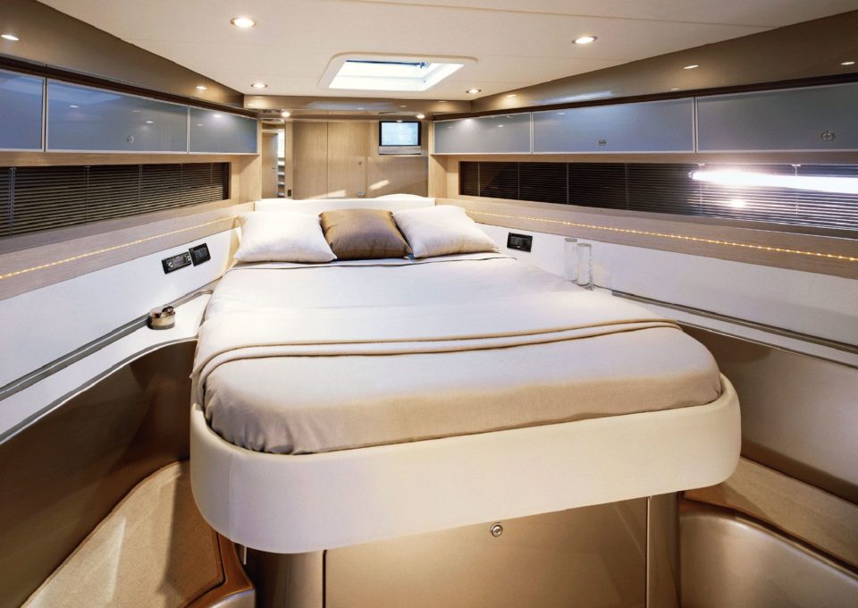 location-yacht-charter-MY-riva-rivale-52-south-france