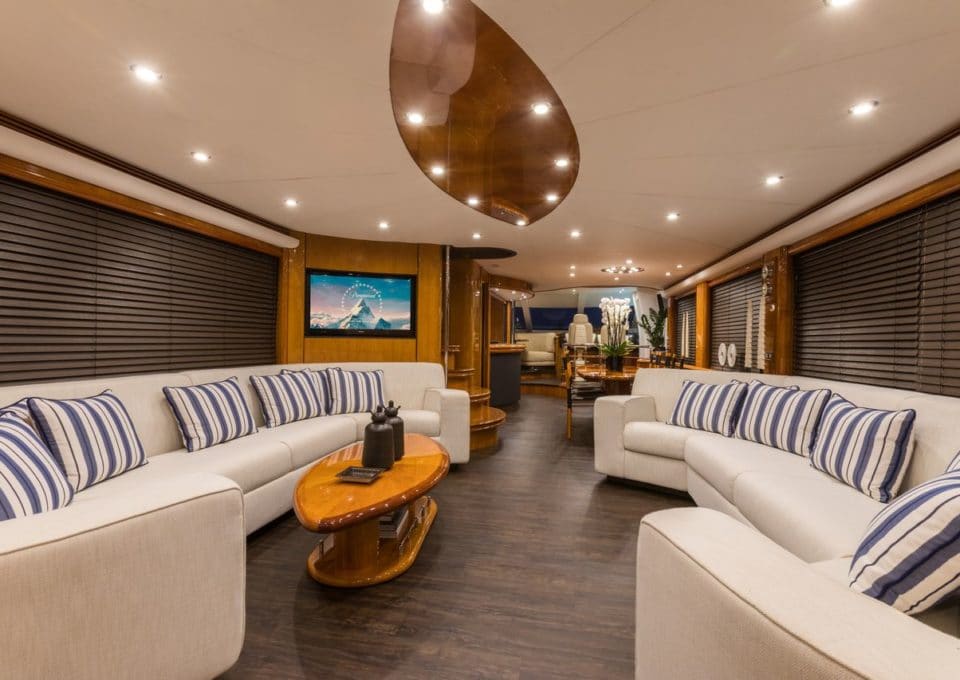 location-yacht-charter-MY-winning-streak-cannes