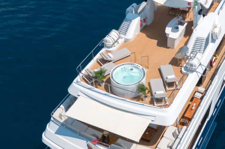 yacht-charter-m-y-deep-blue-2
