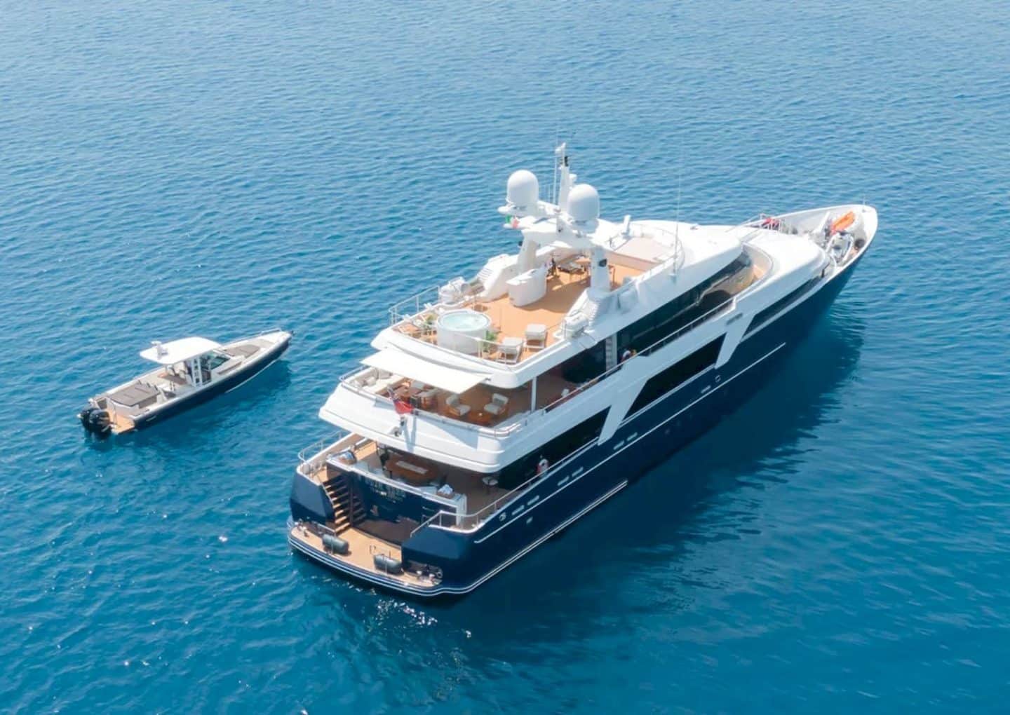 M/Y DEEP BLUE II | Charter with Arthaud Yachting yacht-charter-m-y-deep-blue-2
