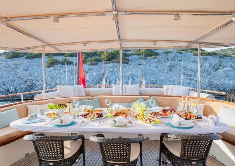 yacht-charter-m-y-dragonfly