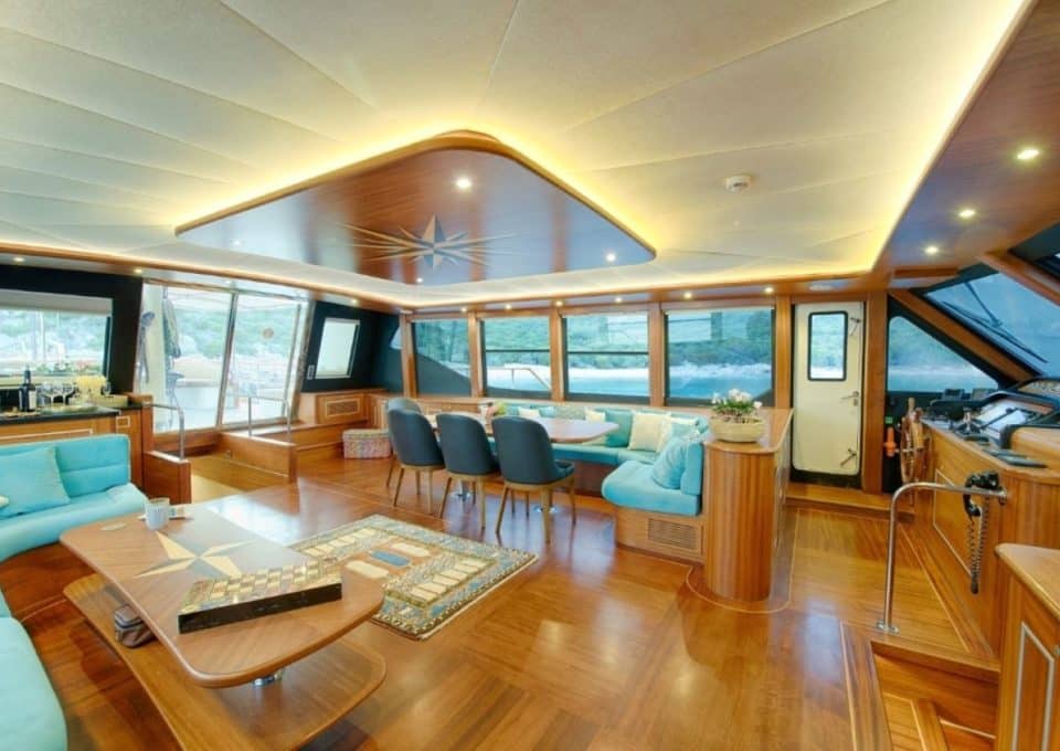 yacht-charter-m-y-dragonfly