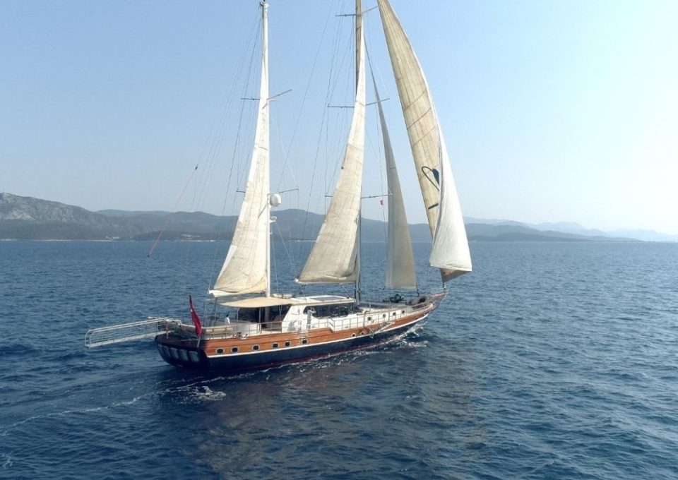 yacht-charter-m-y-dragonfly