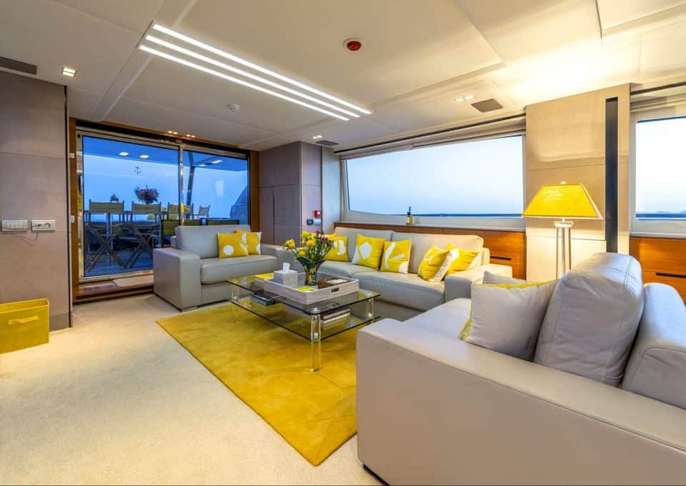 yacht-charter-m-y-quantum