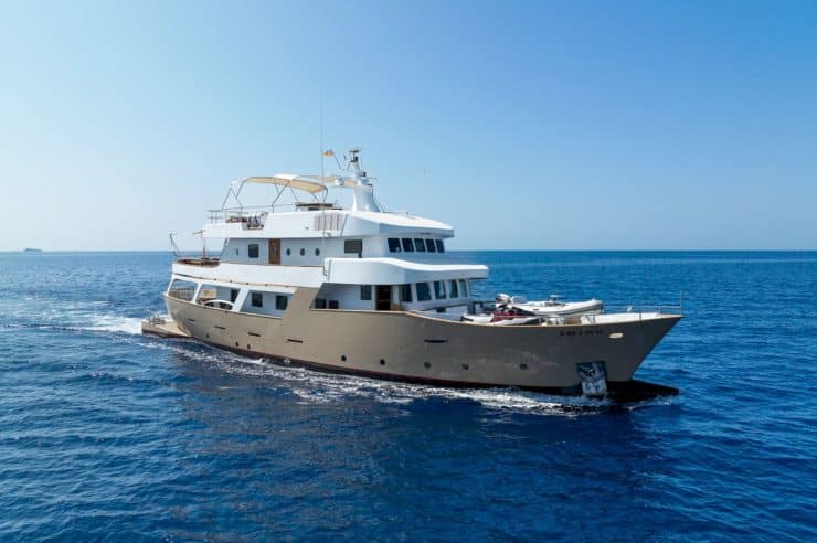 yacht-charter-m-y-semaya