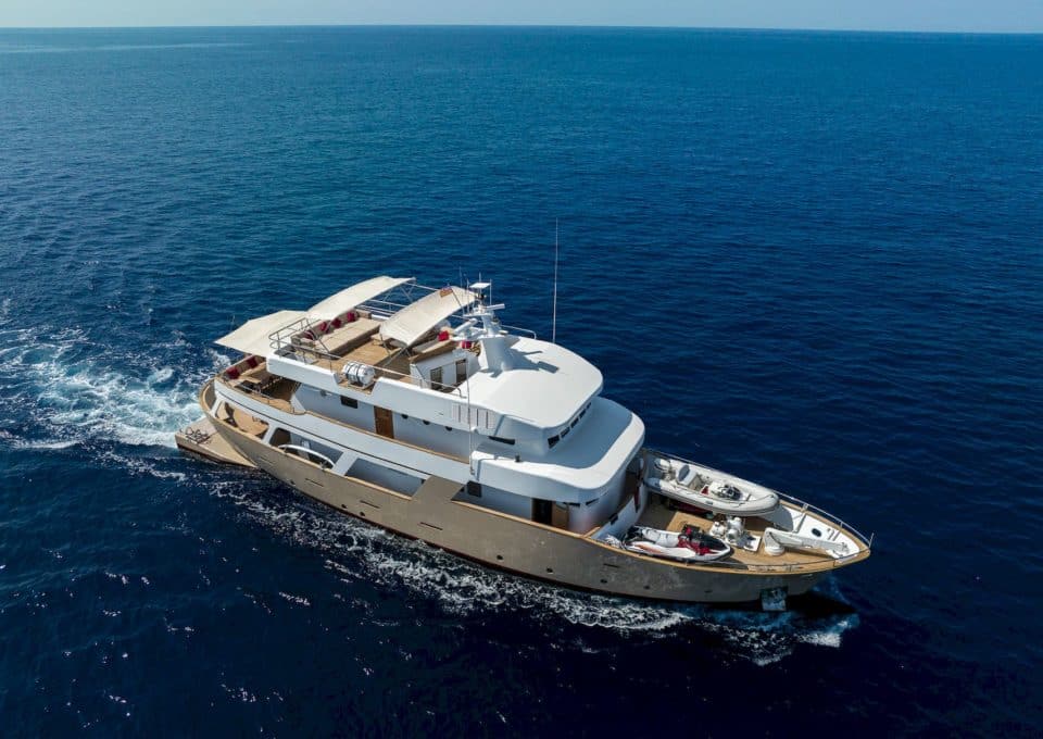 yacht-charter-m-y-semaya
