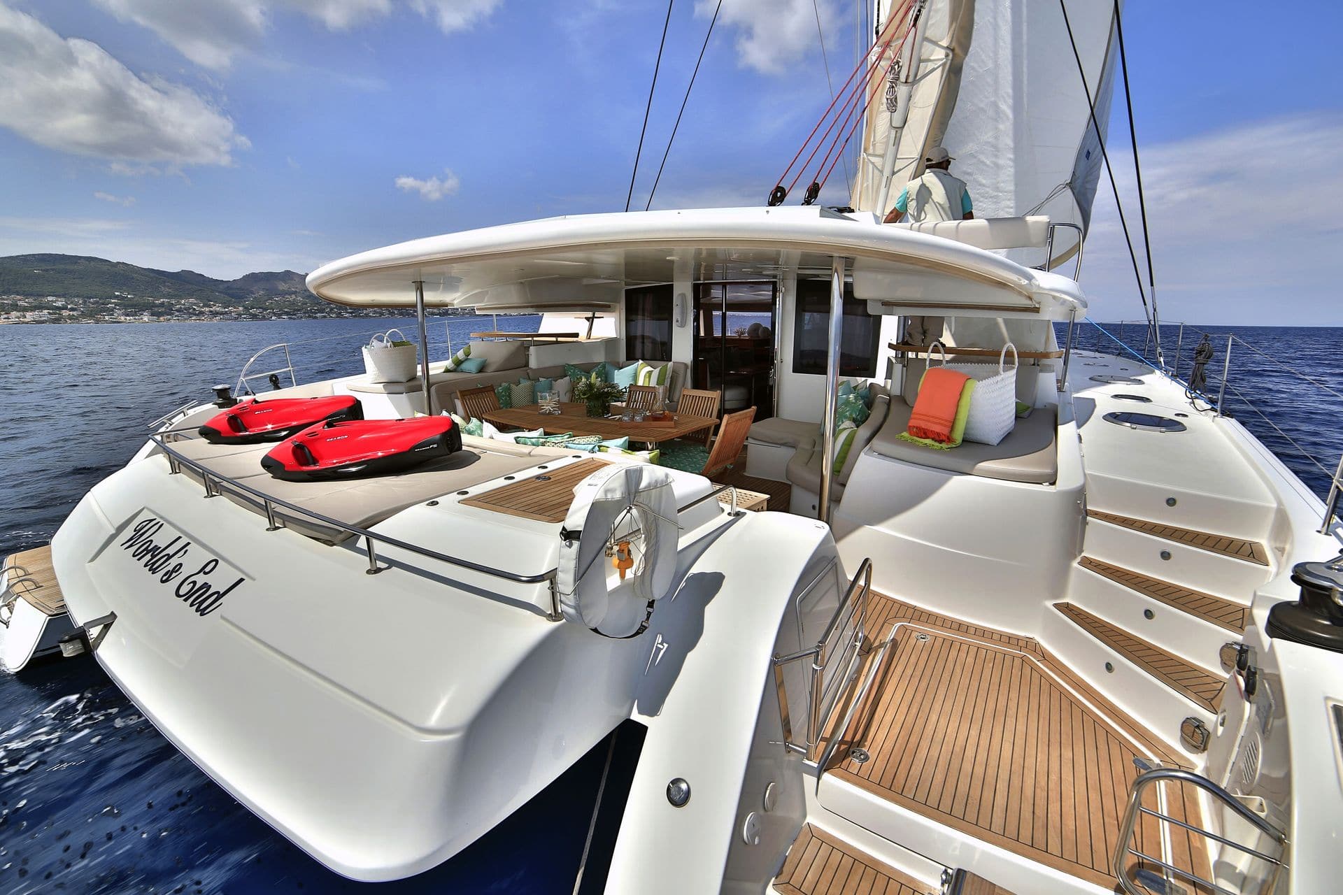 catamaran-yacht-charter-s-y-worlds-end-greece