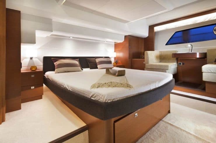 day-rental-charter-m-y-prestige-550-fly-cannes