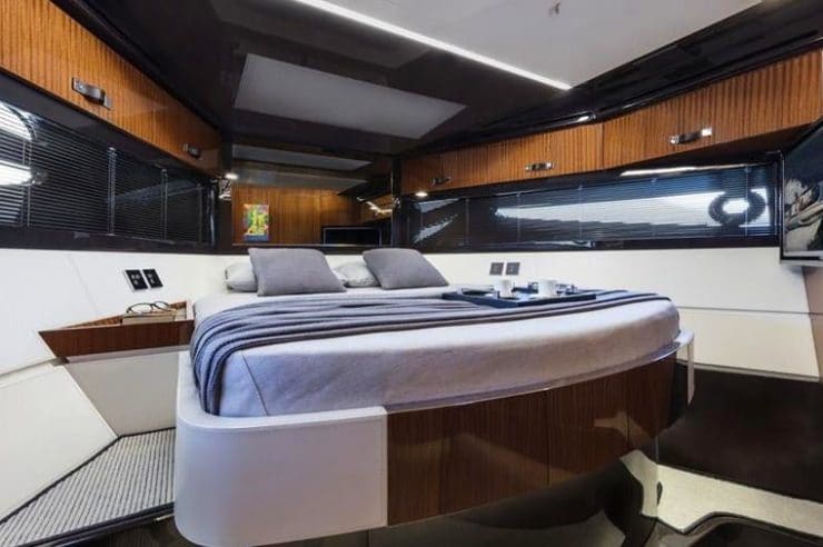 location-yacht-charter-MY-riva-rivale-56-milky-way-cannes-monaco