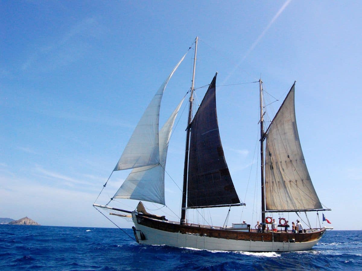 sailing-day-charter-rental-ketch-1947-saint-tropez