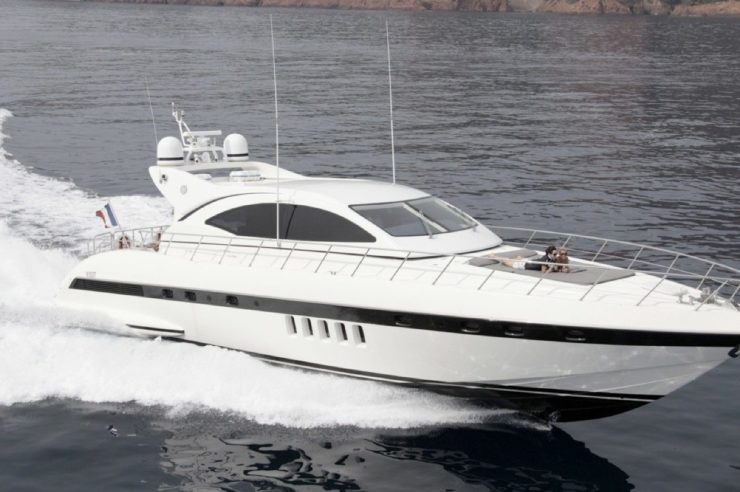 day-charter-rental-m-y-mangusta-72-kissmi-cannes