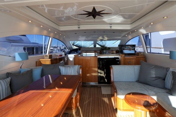 day-charter-rental-m-y-mangusta-72-kissmi-cannes