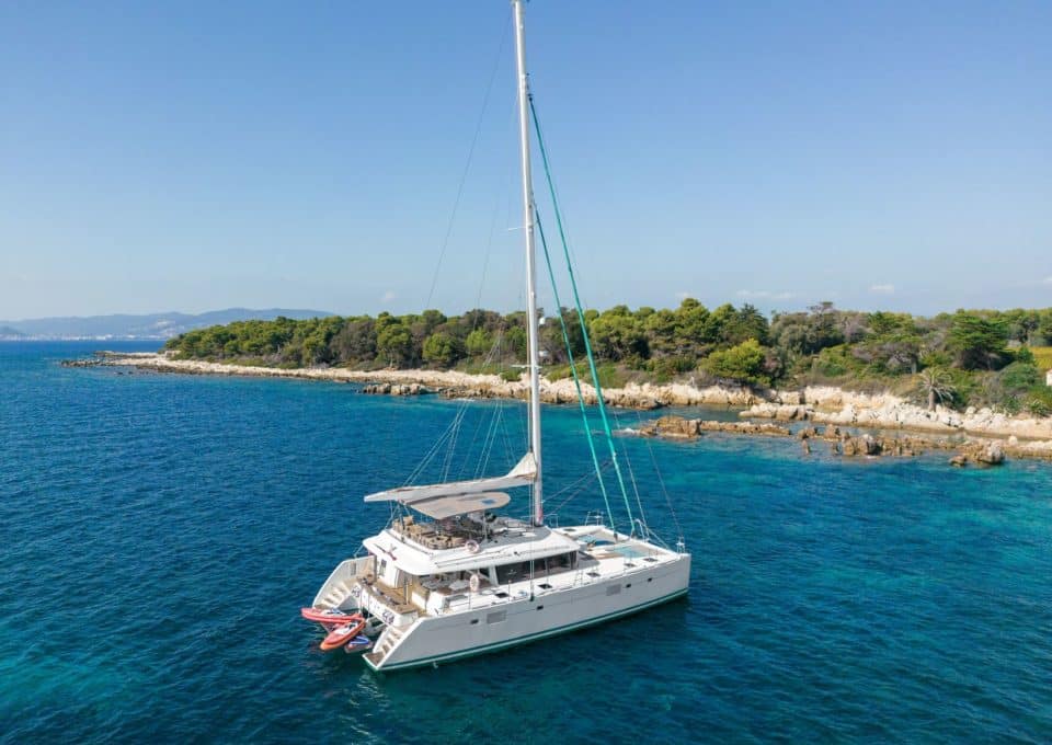 day-charter-rental-maxi-catamaran-s-y-lagoon-560-1