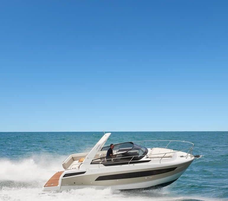 Yacht-charter-M-Y-LEADER-30