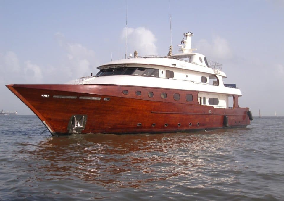 Yacht-charter-M-Y-ASHENA