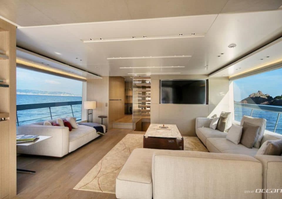 Yacht-charter-M-Y-pause-of-london