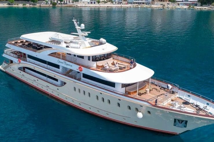 Yacht-charter-MY-queen-eleganza (