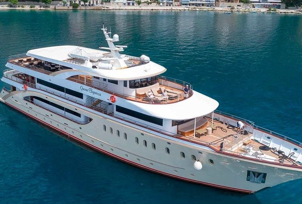 Yacht-charter-MY-queen-eleganza (