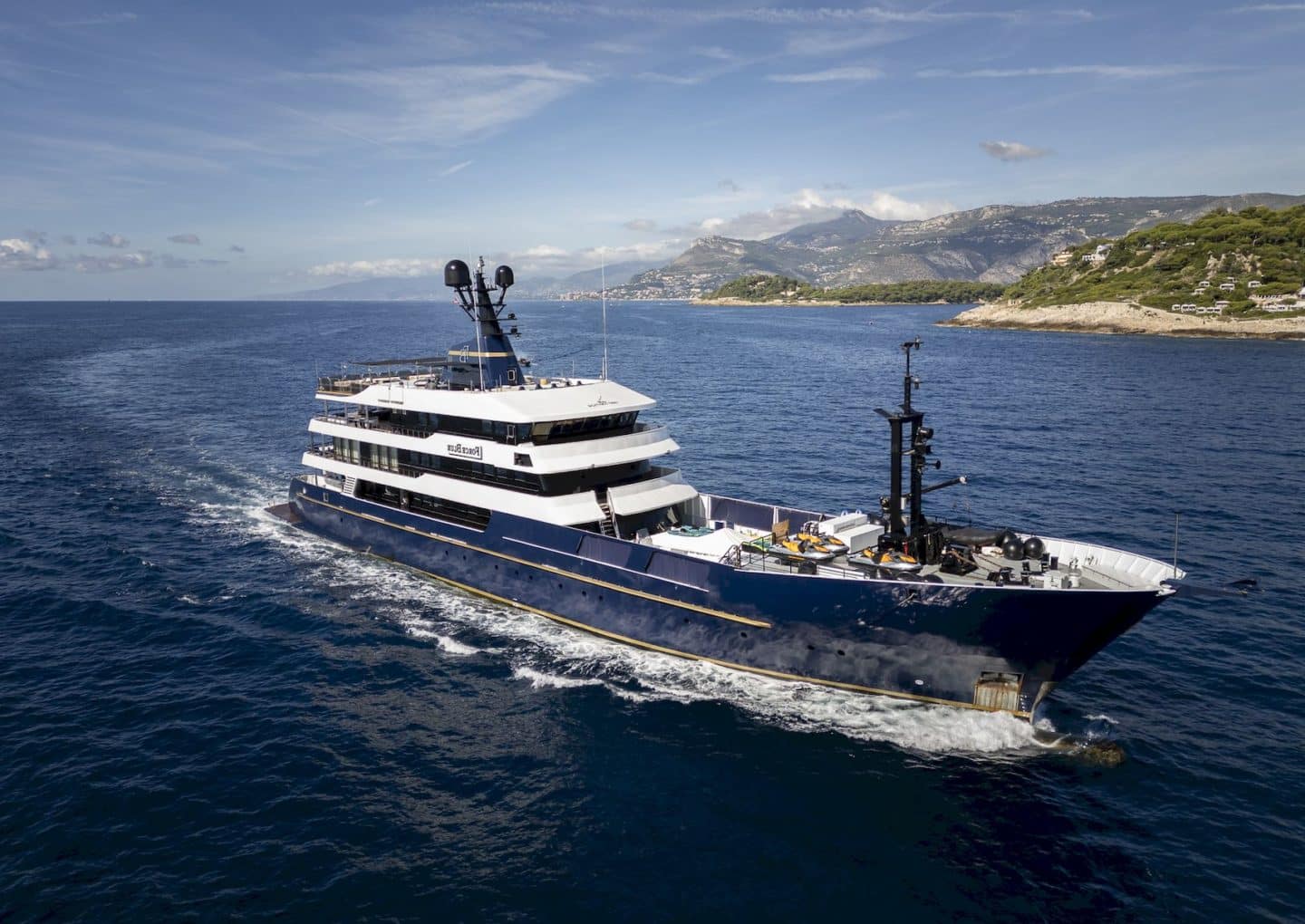 M/Y FORCE BLUE | Charter with Arthaud Yachting yacht-charter-m-y-force-blue