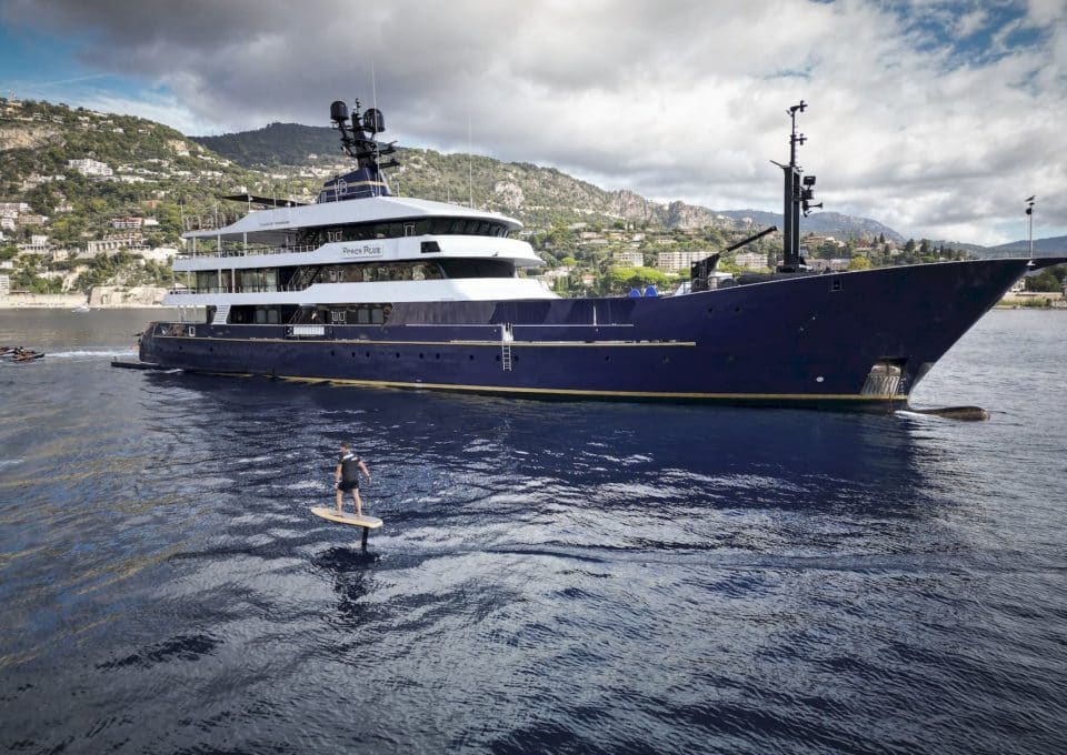 yacht-charter-m-y-force-blue