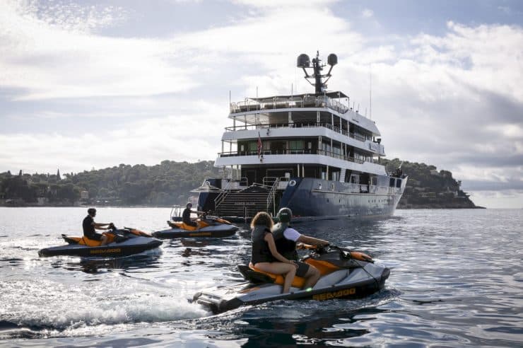 yacht-charter-m-y-force-blue